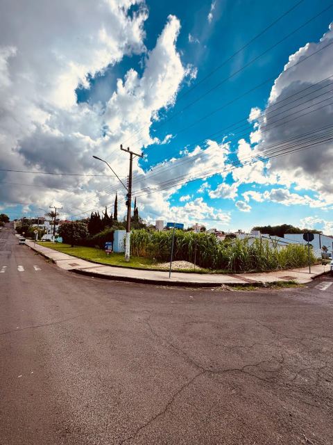 ESQUINA DAS RUAS PADRE AURELIO CANZI COM CASTELO BRANCO - PRÓXIMO A PIZZARIA FORNO A LENHA - CENTRO